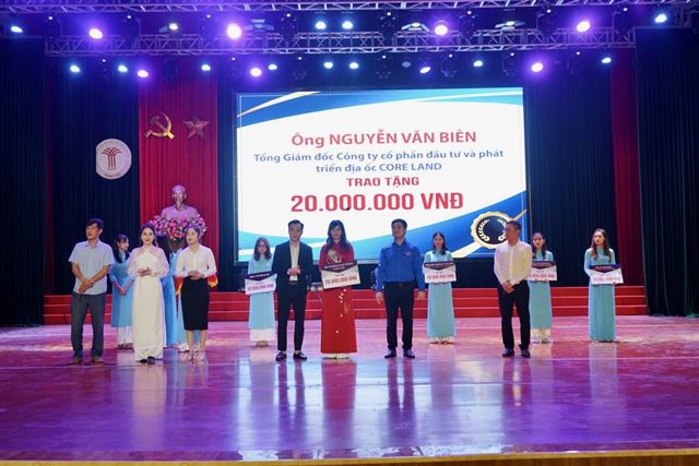 Core Land trao tặng học bổng cho quỹ khuyến học của trường Đại Học Văn Hóa Thể Thao và Du Lịch Thanh Hóa